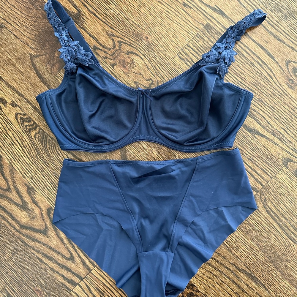 Dominique Bra and Panties set, bra size 34D, panty size M